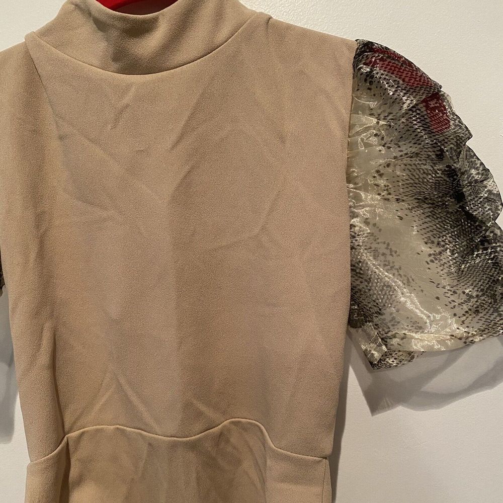 NWT Pretty Little Thing Nude Crepe High Neck Snakeskin Organza Bodysuit Size 2